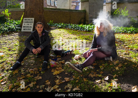 London, UK. 10th October 2017. Sky (Left) and Meghan (Right) smoking cannabis in Parliament Square demanding the legalisation of marijuana for medical purposes. Credit: Velar Grant/ZUMA Wire/Alamy Live News Stock Photo