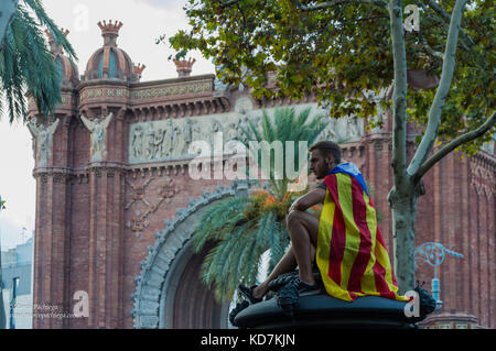 Barcelona, Spain. 10th Oct, 2017. Declaration of indipendence suspended Credit: Marco Pachiega/Alamy Live News