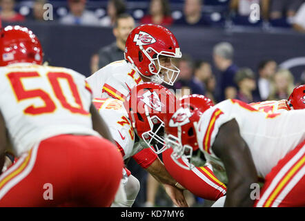 Kansas City Chiefs quarterback Alex Smith (11) participates in a drill ...