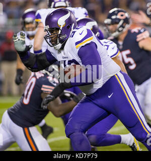 Chicago, Illinois, USA. 09th Oct, 2017. - Vikings #98 Linval Joseph in action during the NFL Game between the Minnesota Vikings and Chicago Bears at Soldier Field in Chicago, IL. Photographer: Mike Wulf Credit: csm/Alamy Live News Stock Photo