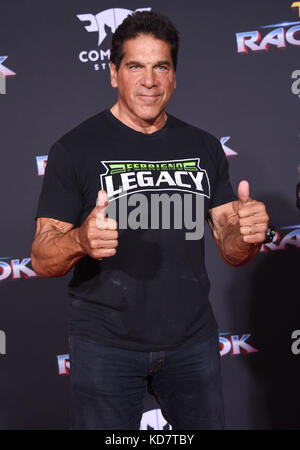 Hollywood, CA, USA. 10th Oct, 2017. Lou Ferrigno arrives for the premiere of the film 'Thor: Ragnarok' at the El Capitan theater. Credit: Birdie Thompson/AdMedia/ZUMA Wire/Alamy Live News Stock Photo