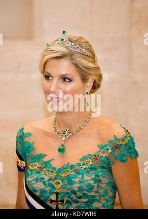 Lisbon, Portugal. 10th Oct, 2017. Queen Máxima of The Netherlands at the Pala·cio da Ajuda in Lissabon, on October 10, 2017, official photo before the State-Banquet at the 1st of a 3 days State-visit to Portugal Credit: Albert Nieboer/Netherlands OUT/Point De Vue Out - NO WIRE SERVICE - Credit: Albert Nieboer/RoyalPress/dpa/Alamy Live News Stock Photo