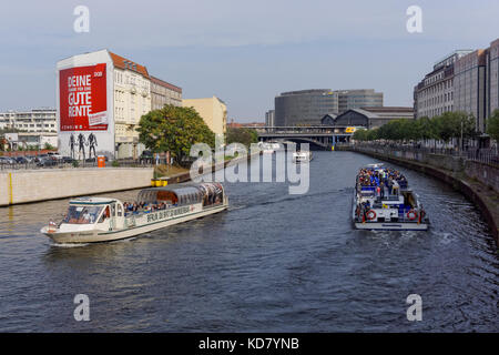 Cruise boats on the River Spree in Berlin, Germany Stock Photo