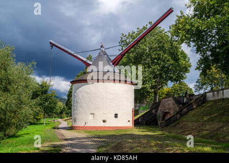 'Alter Krahnen', restored mediaeval treadwheel tower crane, 1413, Krahnenufer, Trier, Rheinland-Pfalz, Germany Stock Photo