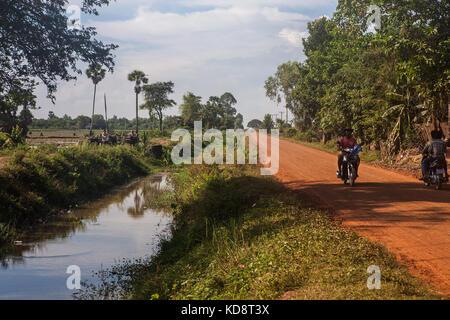 Rural life: Ta Chet village, Somroang Yea Commune, Puok District, Siem Reap Province, Cambodia Stock Photo