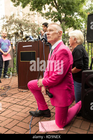 New York, United States. 11th Oct, 2017. Some kneeling at performance Star Spangled Banner during dedication LGBTQ Freedom Flag on federal property next to Stonewall National monument in Manhattan Credit: Lev Radin/Pacific Press/Alamy Live News Stock Photo