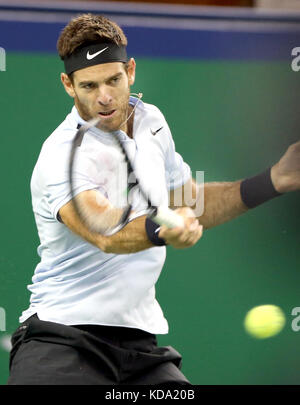 Shanghai, China. 12th Oct, 2017. Juan Martin Del Potro of Argentina returns the ball during the singles third round match against Alexander Zverev of Germany at 2017 ATP Shanghai Masters tennis tournament in Shanghai, east China, on Oct. 12, 2017. Juan Martin Del Potro won 2-1. Credit: Fan Jun/Xinhua/Alamy Live News Stock Photo