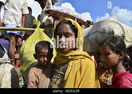 Hundreds of Rohingya people crossing Bangladesh's border as they flee from Buchidong at Myanmar after crossing the Nuf River in Taknuf, Bangladesh. Stock Photo