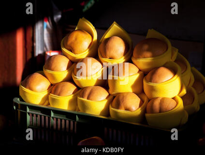 Freshly harvested Asian pears at a market in Taiwan Stock Photo
