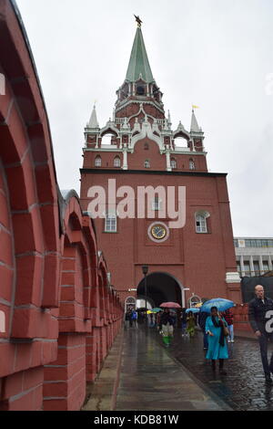 Troitskaya including its red Soviet star and rising above the neighboring Alexandrovsky Gardens. Built in 1495 by Bono/Solari Stock Photo