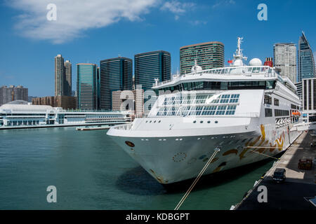 Victoria Harbour, Hong Kong  - October 11, 2017 : Star Pisces parking at Ocean Terminal building at afternoon Stock Photo