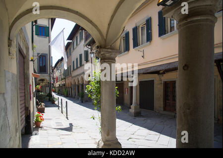 Via Cavour in medieval old town in Poppi, Tuscany, Italy. 26 August 2017 © Wojciech Strozyk / Alamy Stock Photo Stock Photo