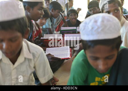 Rohingya Children are learning the Qur'an in a Madrasa at the Balukhali makeshift camp in Cox's Bazar, Bangladesh on October 10, 2017. Stock Photo