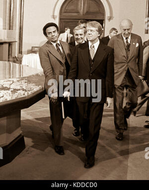 President Jimmy Carter flanked by his Ambassador to the United Nations, Andrew J. Young (left), walk into a meeting at The Smithsonian Institution's C Stock Photo