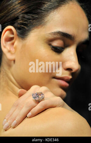 London, UK.  13 October 2017.  A model presents 'The Raj Pink' diamond at a preview at Sotheby's New Bond Street.  It is the world's largest known fancy intense pink diamond weighing 37.30 carats and will be offered for sale by Sotheby's in Geneva on 15 November at an estimate of US$20-30m.  Credit: Stephen Chung / Alamy Live News Stock Photo