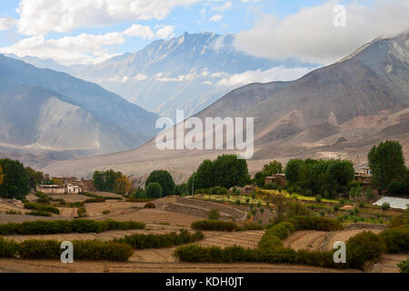 Rural landscape in the high Himalayas, lower Mustang, Nepal Stock Photo