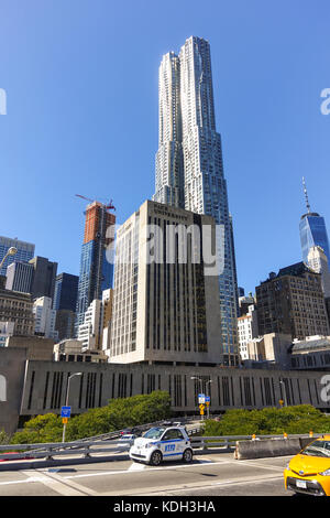 8 Spruce Street tower, and Pace private university in front, Woolworth Building (r), New york, Lower manhattan, United states. Stock Photo