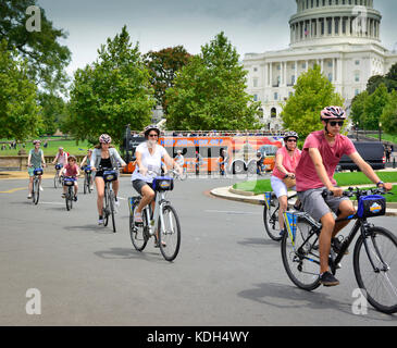 Bicycle tourists in front of the US Capitol Building in Washington, DC, USA Stock Photo