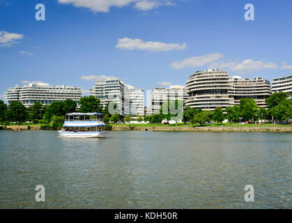 A tour boat cruises on the Potomac river in front of the Watergate complex in Washington, DC, USA Stock Photo