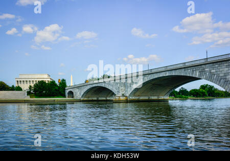 Overlooking the Potomac river and the Arlington Memorial Bridge towards the Lincoln Memorial and the Washington Monument in Washington, DC Stock Photo