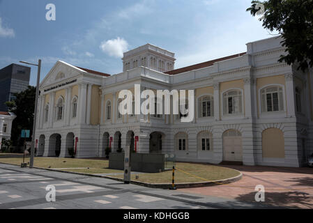 The colonial styled building (1827) of the old Singapore parliament in Singapore.  It is the oldest surviving public building in Singapore. It is now Stock Photo