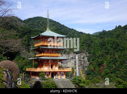 Seigantoji Shrine and Nachi no Taki (waterfall) in Wakayama, Japan. Seigantoji Temple is located in the Nachi Katsuura Town of the Wakayama Prefecture Stock Photo