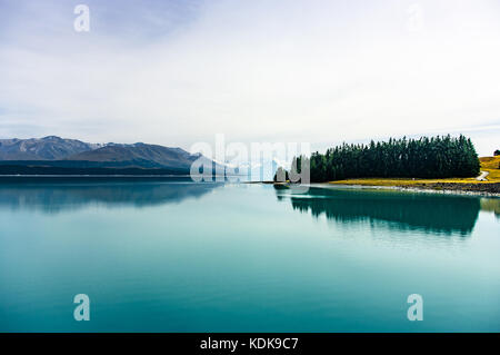 Tekapo, Canterbury • New Zealand   Two large glacial lakes lie in the central part of the Southern Alps: Pūkaki (lef Stock Photo