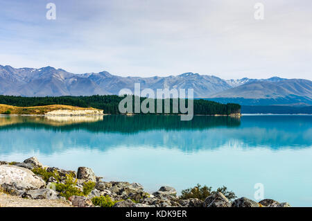 Tekapo, Canterbury • New Zealand   Two large glacial lakes lie in the central part of the Southern Alps: Pūkaki (lef Stock Photo