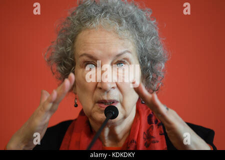 Frankfurt, Germany. 14th Oct, 2017. Canadian author Margaret Atwood speaks during a press conference at the Frankfurt Book Fair in Frankfurt, Germany, 14 October 2017. Atwood will be awarded the 'Friedenspreis des Deutschen Buchhandels' (Peace Prize of the German Book Trade) during a ceremony held at the Paulskirche in Frankfurt on 15 October. Credit: Arne Dedert/dpa/Alamy Live News Stock Photo