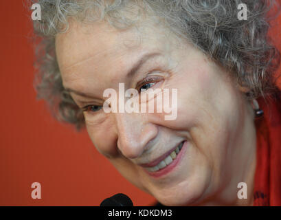 Frankfurt, Germany. 14th Oct, 2017. Canadian author Margaret Atwood speaks during a press conference at the Frankfurt Book Fair in Frankfurt, Germany, 14 October 2017. Atwood will be awarded the 'Friedenspreis des Deutschen Buchhandels' (Peace Prize of the German Book Trade) during a ceremony held at the Paulskirche in Frankfurt on 15 October. Credit: Arne Dedert/dpa/Alamy Live News Stock Photo