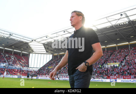 Mainz, Germany. 14th Oct, 2017. Hamburg's coach Markus Gisdol before the German Bundesliga soccer match between 1. FSV Mainz 05 and Hamburger SV at the Opel stadium in Mainz, Germany, 14 October 2017. (EMBARGO CONDITIONS - ATTENTION: Due to the accreditation guidelines, the DFL only permits the publication and utilisation of up to 15 pictures per match on the internet and in online media during the match.) Credit: Arne Dedert/dpa/Alamy Live News Stock Photo