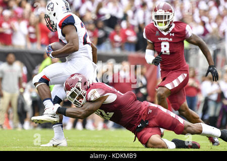 Philadelphia, Pennsylvania, USA. 14th Oct, 2017. UConn RB, ARKEEL NEWSOME, (22) in action against Temple at Lincoln Financial Field in Philadelphia PA Credit: Ricky Fitchett/ZUMA Wire/Alamy Live News Stock Photo