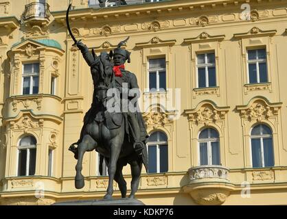 Zagreb, Croatia. 14th Oct, 2017. Statue of Ban Josip Jelacic with a red cravat is seen in Zagreb, Croatia, on Oct. 14, 2017. People celebrate Cravat Day here to commemorate the cravat as a national cultural heritage on Saturday. Credit: Marko Lukunic/Xinhua/Alamy Live News Stock Photo