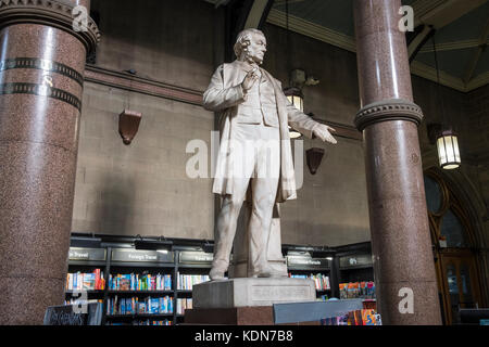 The Richard Cobden Statue in the Wool Exchange, Bradford was a Merchant trader during the industrial revolution of Bradfords Mills. Stock Photo