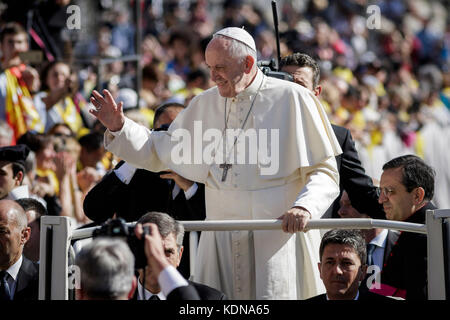 Vatican City, Vatican. 14th Oct, 2017. Pope Francis attends an audience to the Vincentian Family (Saint Vincent de Paul) on the 4th centenary of the Vincentian Charism in St. Peter's Square in Vatican City, Vatican on October 14, 2017. Pope Francis received members of the Vincentian Family in St. Peter's Square on Saturday, in occasion of the 4th centenary of the origin of their charism of service on behalf of the poor. Credit: Giuseppe Ciccia/Pacific Press/Alamy Live News Stock Photo