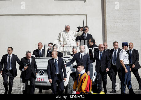 Vatican City, Vatican. 14th Oct, 2017. Pope Francis attends an audience to the Vincentian Family (Saint Vincent de Paul) on the 4th centenary of the Vincentian Charism in St. Peter's Square in Vatican City, Vatican on October 14, 2017. Pope Francis received members of the Vincentian Family in St. Peter's Square on Saturday, in occasion of the 4th centenary of the origin of their charism of service on behalf of the poor. Credit: Giuseppe Ciccia/Pacific Press/Alamy Live News Stock Photo