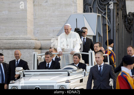 Vatican City, Vatican. 14th Oct, 2017. Pope Francis attends an audience to the Vincentian Family (Saint Vincent de Paul) on the 4th centenary of the Vincentian Charism in St. Peter's Square in Vatican City, Vatican on October 14, 2017. Pope Francis received members of the Vincentian Family in St. Peter's Square on Saturday, in occasion of the 4th centenary of the origin of their charism of service on behalf of the poor. Credit: Giuseppe Ciccia/Pacific Press/Alamy Live News Stock Photo