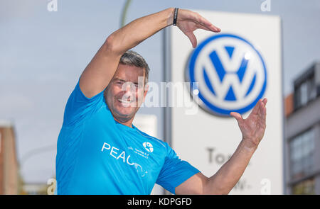 Osnabrueck, Germany. 13th Oct, 2017. Scottish long-distance runner John McGurk poses at a Volkswagen production site in Osnabrueck, Germany, 13 October 2017. A charity run to five different VW-productions sites starts on 15 October 2017 in Osnabrueck. The group will reach VW-headquarter Wolfsburg on 17 October 2017. The aim is to raise 100,000 Euros for poor children in Berlin and India. The 500 kilometer run is part of the terre des hommes challenge 'How far would you go?', on the occasion of the 50th anniversary of the children aid organization. Credit: Friso Gentsch/dpa/Alamy Live News Stock Photo