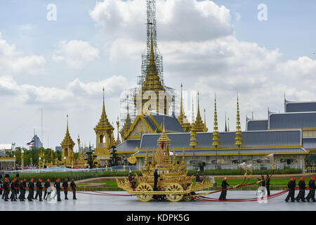 Bangkok, Thailand. 15th Oct, 2017. Staff members pull a royal ceremony chariot during the second rehearsal for the funeral of the late Thai King Bhumibol Adulyadej at the Sanam Luang square in Bangkok, Thailand, Oct. 15, 2017. The royal funeral for King Bhumibol Adulyadej is scheduled from Oct. 25 to 29. Credit: Li Mangmang/Xinhua/Alamy Live News Stock Photo