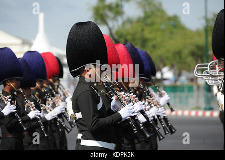 Bangkok, Thailand. 15th Oct, 2017. Honour guard attend the second rehearsal for the funeral of the late Thai King Bhumibol Adulyadej near the Grand Palace in Bangkok, Thailand, Oct. 15, 2017. The royal funeral for King Bhumibol Adulyadej is scheduled from Oct. 25 to 29. Credit: Rachen Sageamsak/Xinhua/Alamy Live News Stock Photo