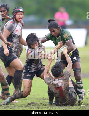 Colombo, Sri Lanka. 15th Oct, 2017. Player of Sri Lanka is tackled by Player,s of  Singapore during the Asia Rugby Women's Sevens 2017 match between Sri Lanka and Singapore at Race Course Ground on 15 October 2017 in Colombo, Sri Lanka.  Credit: Lahiru Harshana/Alamy Live News