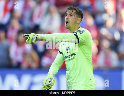 Mainz, Germany. 14th Oct, 2017. Mainz's goalkeeper René Adler in action during the German Bundesliga soccer match between 1. FSV Mainz 05 and Hamburger SV in the Opel Arena stadium in Mainz, Germany, 14 October 2017. Credit: Arne Dedert/dpa/Alamy Live News Stock Photo