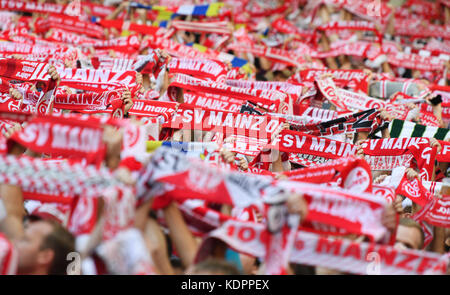 Mainz, Germany. 14th Oct, 2017. Mainz's fans hold up their scarves before the German Bundesliga soccer match between 1. FSV Mainz 05 and Hamburger SV in the Opel Arena stadium in Mainz, Germany, 14 October 2017. Credit: Arne Dedert/dpa/Alamy Live News Stock Photo