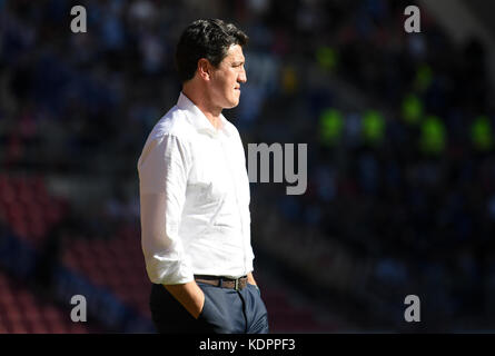 Mainz, Germany. 14th Oct, 2017. Hamburg's sport director Jens Todt standing by the field before the German Bundesliga soccer match between 1. FSV Mainz 05 and Hamburger SV in the Opel Arena stadium in Mainz, Germany, 14 October 2017. Credit: Arne Dedert/dpa/Alamy Live News Stock Photo