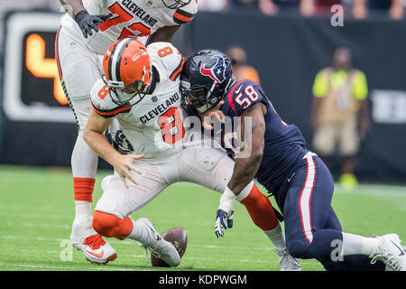 Foxborough, Massachusetts, USA. 14th Nov, 2021. New England Patriots  outside linebacker Dont'a Hightower (54) sacks Cleveland Browns quarterback  Case Keenum (5) during the NFL football game between the Cleveland Browns  and the