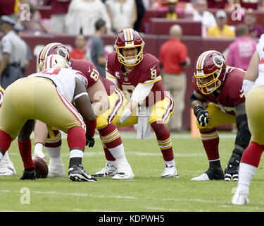 Landover, Maryland, USA. 15th Oct, 2017. Washington Redskins quarterback Kirk Cousins (8) calls signals in first quarter action against the San Francisco 49ers at FedEx Field in Landover, Maryland on Sunday, October 15, 2017.Credit: Ron Sachs/CNP Credit: Ron Sachs/CNP/ZUMA Wire/Alamy Live News Stock Photo