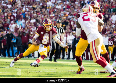 Landover, Maryland, USA. 15th Oct, 2017. Washington Redskins quarterback Kirk Cousins (8) scrambles during the NFL game between the San Francisco 49ers and the Washington Redskins at FedExField in Landover, Maryland. Scott Taetsch/CSM/Alamy Live News Stock Photo