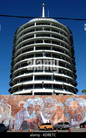 Los Angeles, 23/11/2009 - Los Angeles murals - 'Hollywood Jazz: 1945-1972', by Richard Wyatt, in Vine Street. Stock Photo