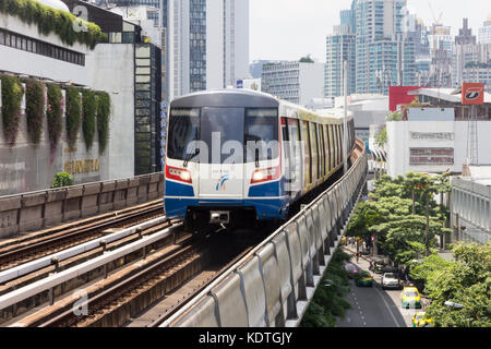 Skytrain arriving at Nana station, Bangkok, Thailand Stock Photo - Alamy