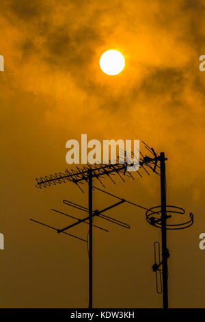 London, UK. 16th Oct, 2017. The sky turns an orange red over Wimbledon brought about by hurricane Ophelia which is is pulling air and dust up from southern Europe and the African Sahara creating an apocalypic effect Credit: amer ghazzal/Alamy Live News Stock Photo